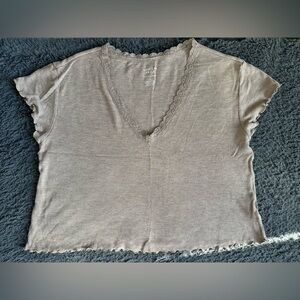 American Eagle Soft & Sexy brown v-neck w/lace trim and scalloped edges, small